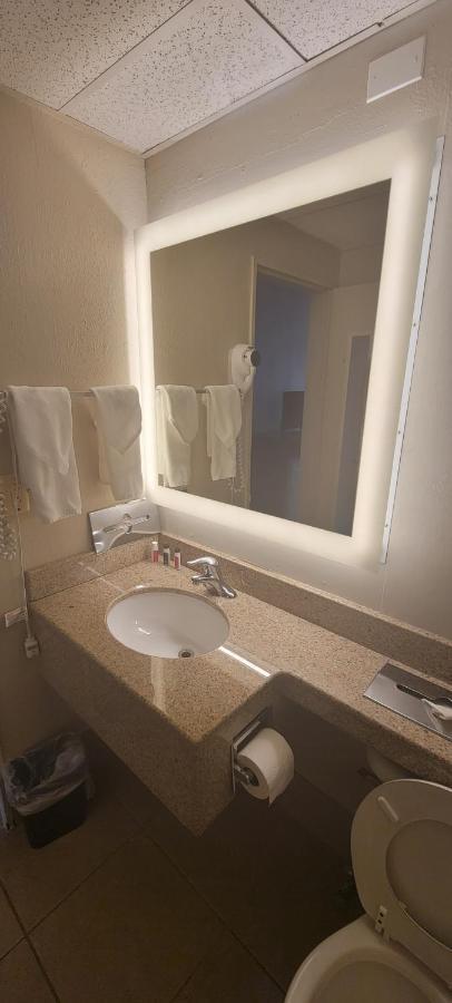 Howard Johnson By Wyndham نيوبورج المظهر الخارجي الصورة
