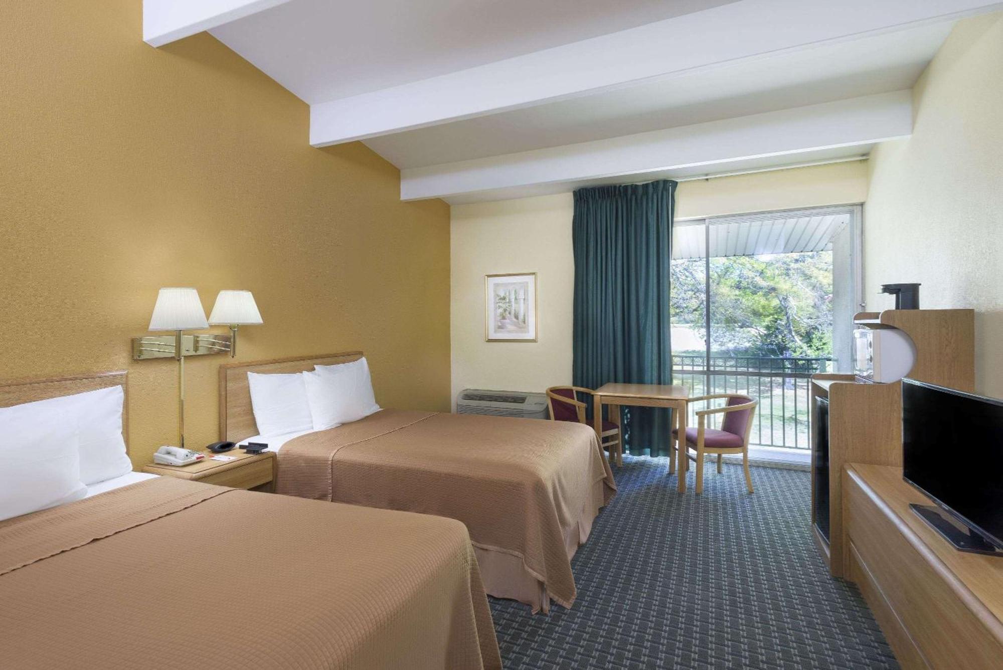 Howard Johnson By Wyndham نيوبورج المظهر الخارجي الصورة