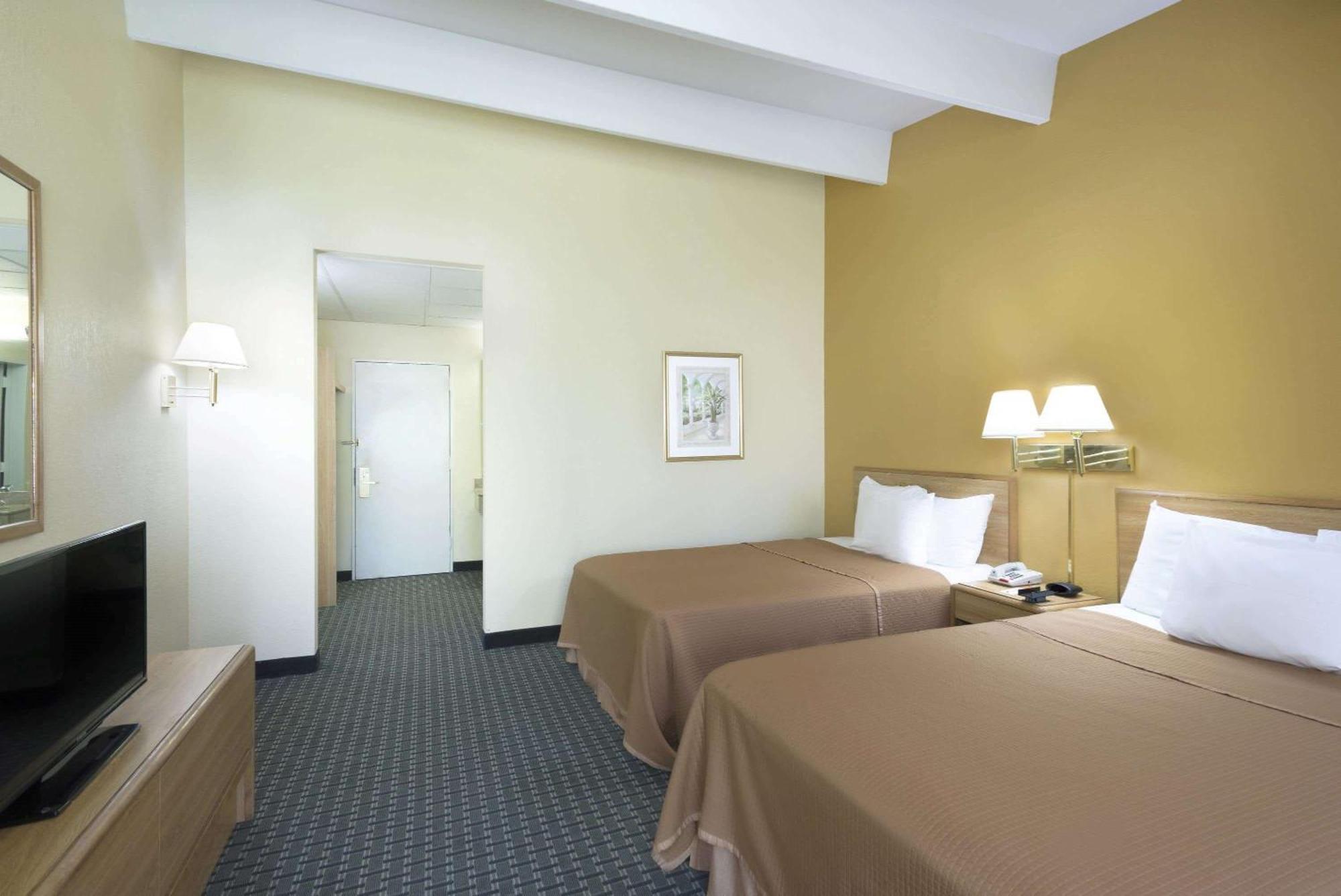 Howard Johnson By Wyndham نيوبورج المظهر الخارجي الصورة