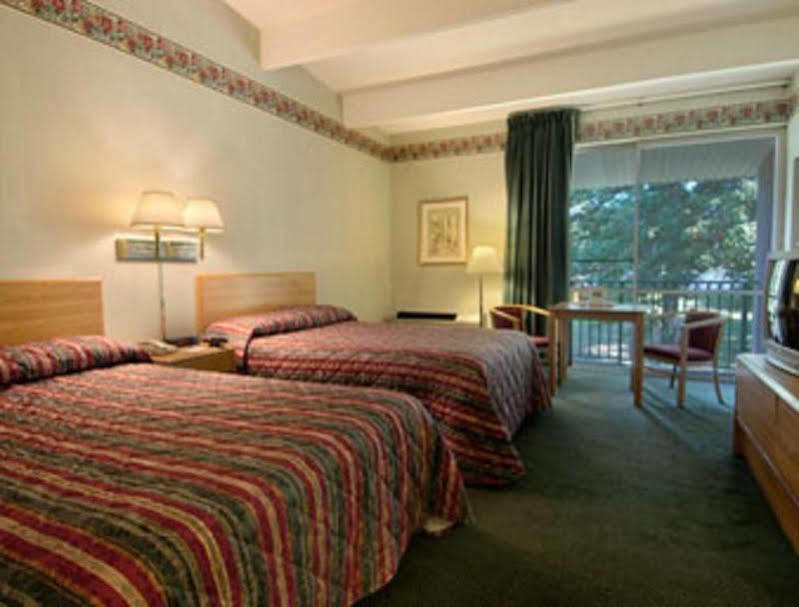 Howard Johnson By Wyndham نيوبورج المظهر الخارجي الصورة